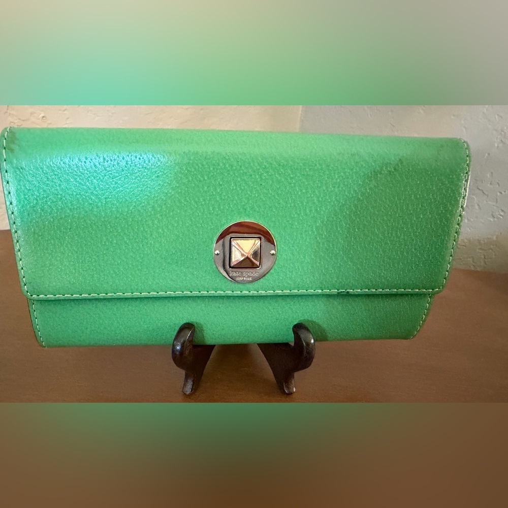 Kate Spade Chic Green Women's Wallet with Metal Accent